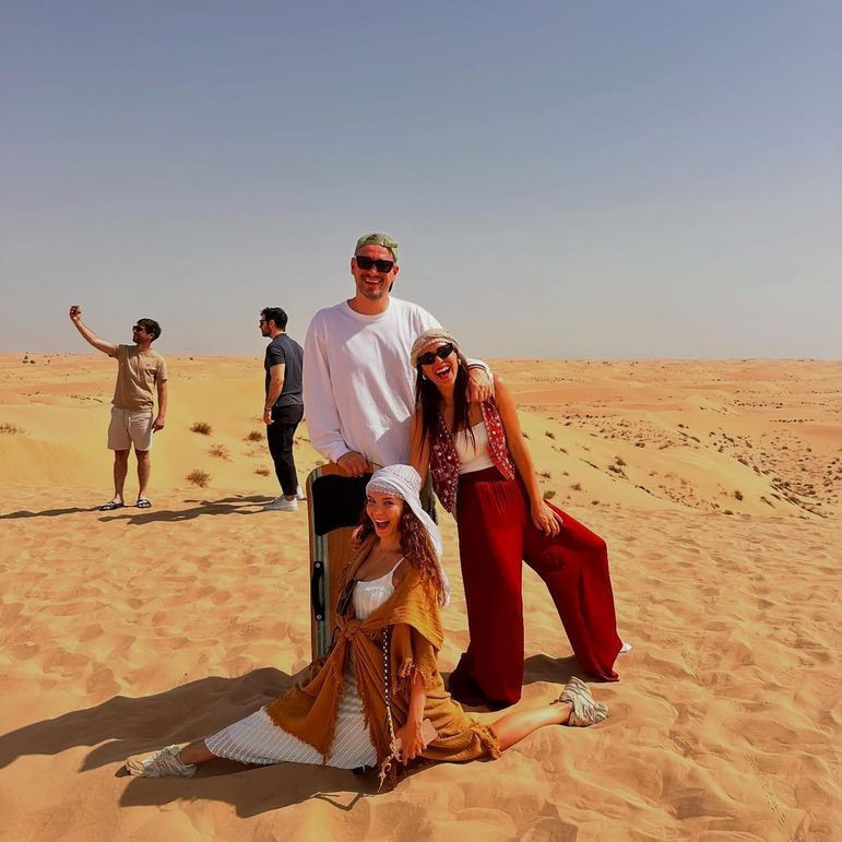 Ebru Şahin'in yeni tatil rotası belli oldu! Abu Dhabi çöllerinde pozlar verdi! - Resim: 3