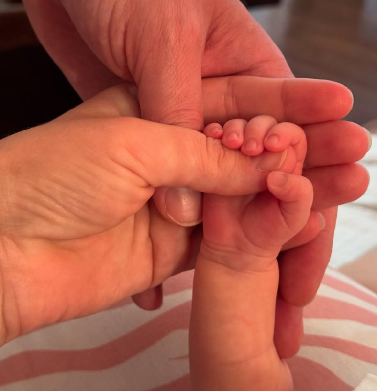 Ünlü oyuncu Gizem Karaca kızını paylaşmaya doyamadı! Leyla Yaz’ın son yaz karesi sosyal medyada - Resim: 1