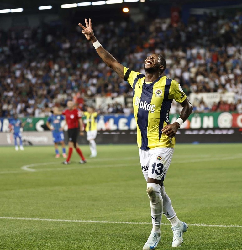 Fenerbahçelileri üzecek ayrılık! 12 milyon euroluk yıldız gemileri yaktı! Mourinho kalırsa Fenerbahçe'den gidecek - Resim: 6
