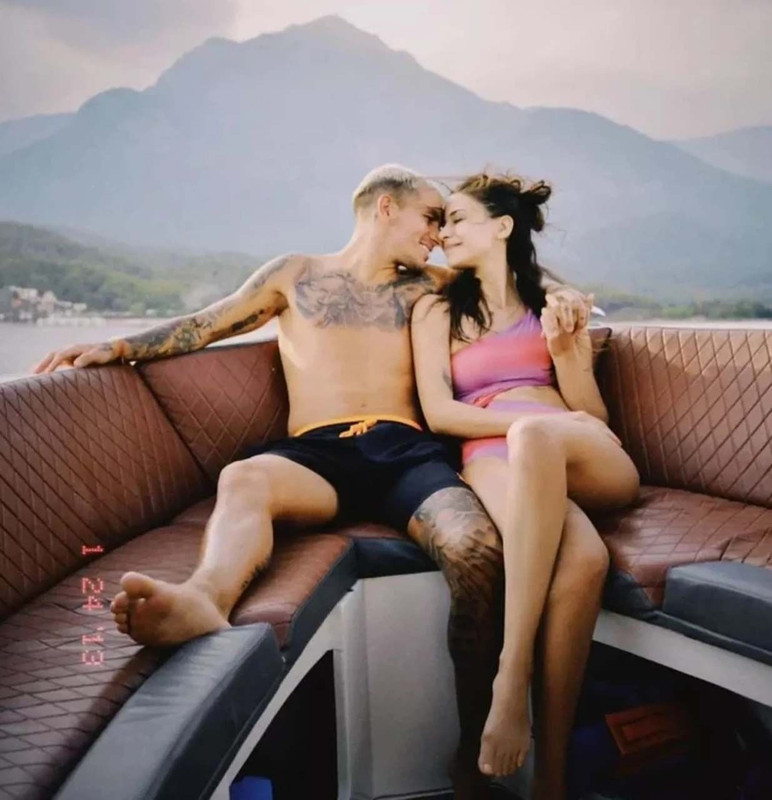 Şampiyonluk kutlamasına sevgilisiyle katılmıştı! Galatasaray’ın yıldızı Torreira herkesi ters köşe yaptı! Şaşkına çeviren Devrim Özkan hamlesi - Resim: 4