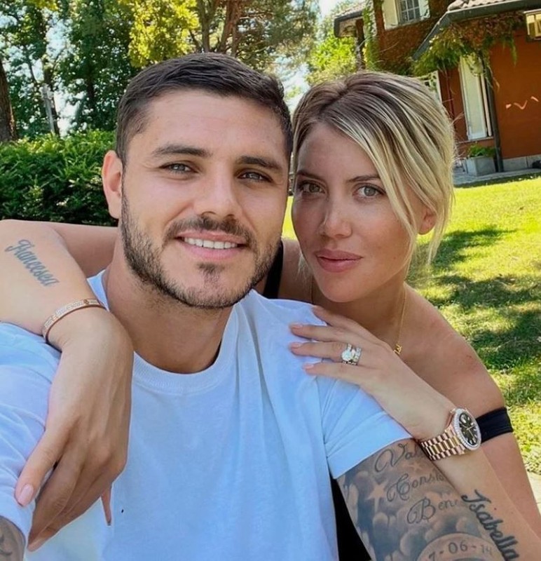 Galatasaray'ın yıldız futbolcusu Mauro Icardi ile China Suárez'in aşk dolu Ibiza tatili! Sevgilisini öpmelere doyamadı - Resim: 1