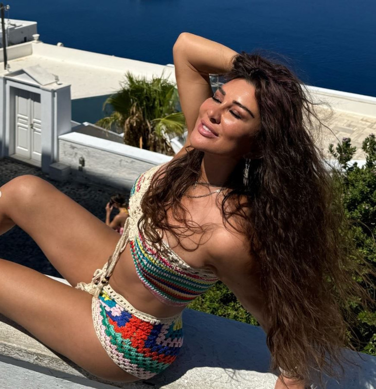 Selen Görgüzel'den cesur tatil pozları! Bikinili karelerine bir bakan bir daha baktı! Kusursuz fiziği dikkat çekti - Resim: 6
