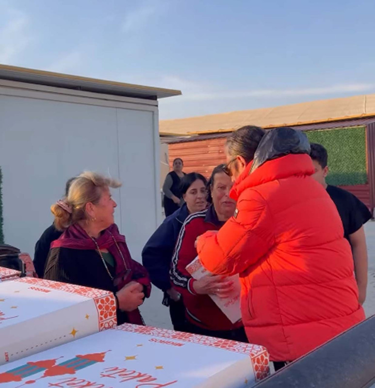 Depremzedeleri unutmadı! Şarkıcı Çelik’ten takdir toplayan hareket! - Resim: 9