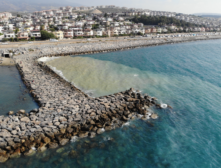 Hatay'da deniz yüzeyinde oluşan köpüksü beyaz tabaka endişeye neden oldu - Resim: 4