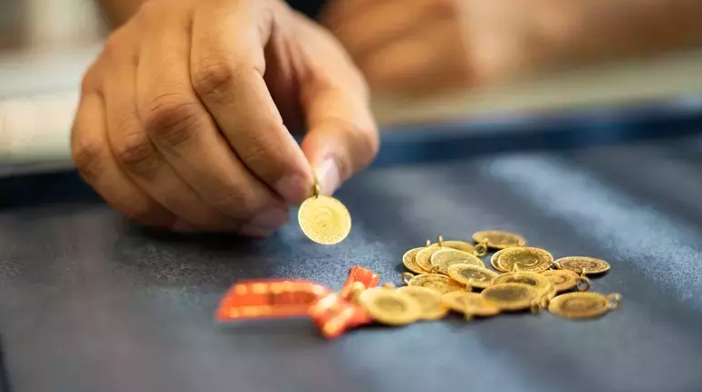 Altın rekor üstüne rekor kırmaya devam ediyor! Bugün Cumhuriyet altını, 22 ayar bilezik, çeyrek ve gram altın ne kadar? İşte detaylar - Resim: 5