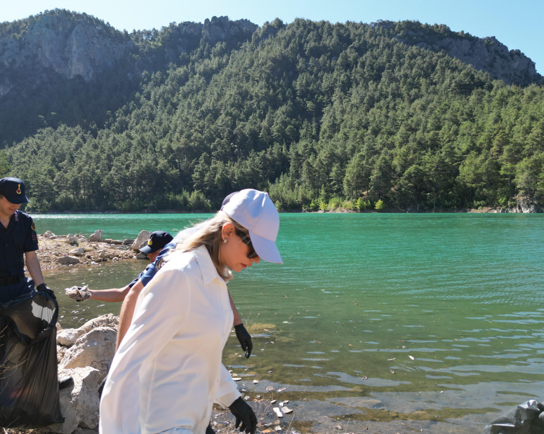 Adana Feke’de kamu görevlileri orman yangınlarına karşı çevre temizliği yaptı - Resim: 3