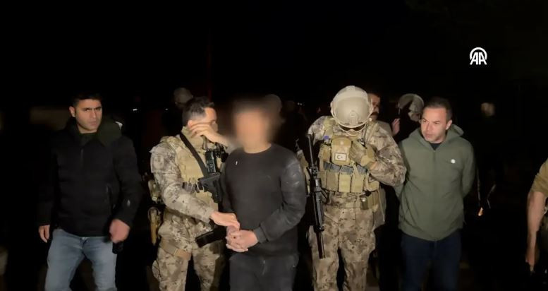 Uşak'ta ihbara giden polislere ateş a&ccedil;ıldı! &Ouml;zel harekat devreye girdi - Resim : 3