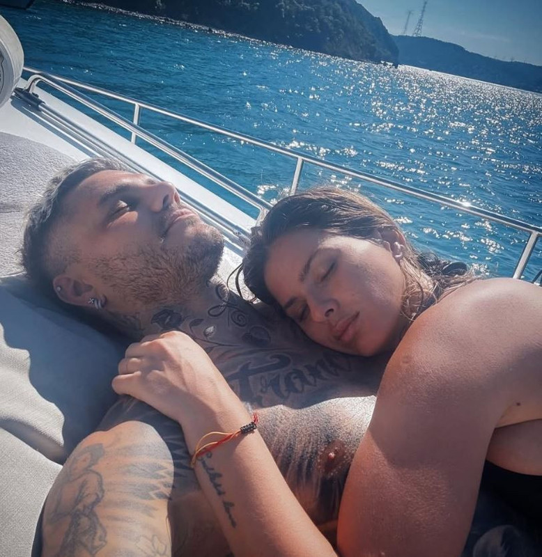 Mauro Icardi ve China Suarez Boğaziçi'nde aşka geldi! Tekne pozları sosyal medyayı salladı - Resim: 6
