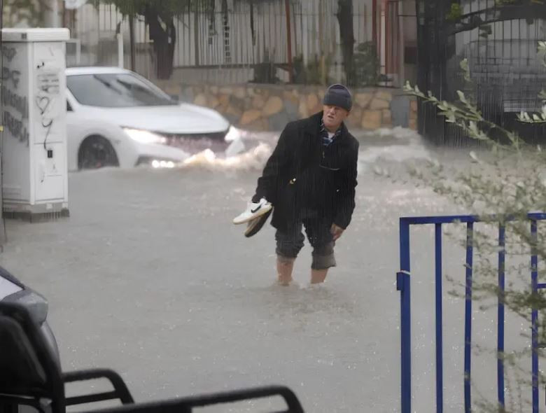15 gün sonra aynı felaket! Türkiye'de sel alarmı! Ev, iş yeri ve seraları su bastı: 30 il risk altında - Resim : 1