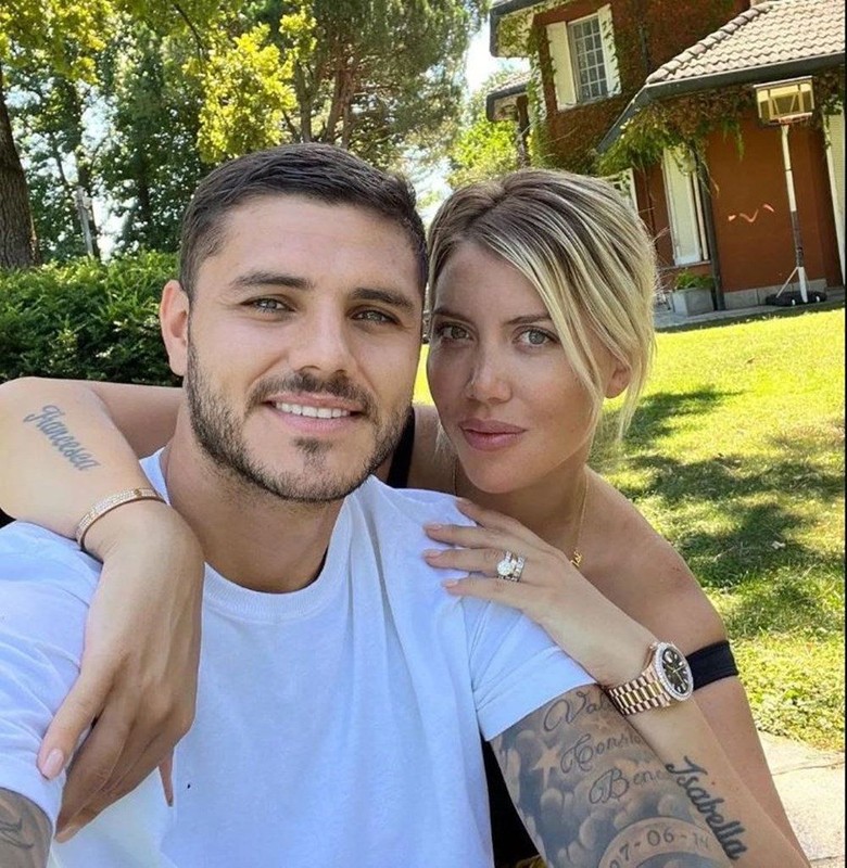 Wanda Nara ile genç sevgilisinden dudak dudağa yatak pozu! Sevgililer Günü'nde sosyal medyayı salladı - Resim: 1