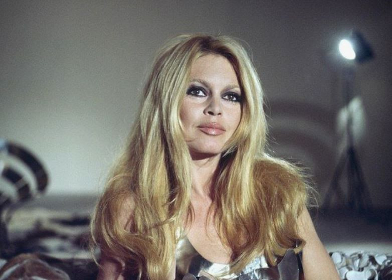 Bir dönemin efsane ismiydi! Usta oyuncu hastanede yaşam savaşı veriyor - Resim: 3