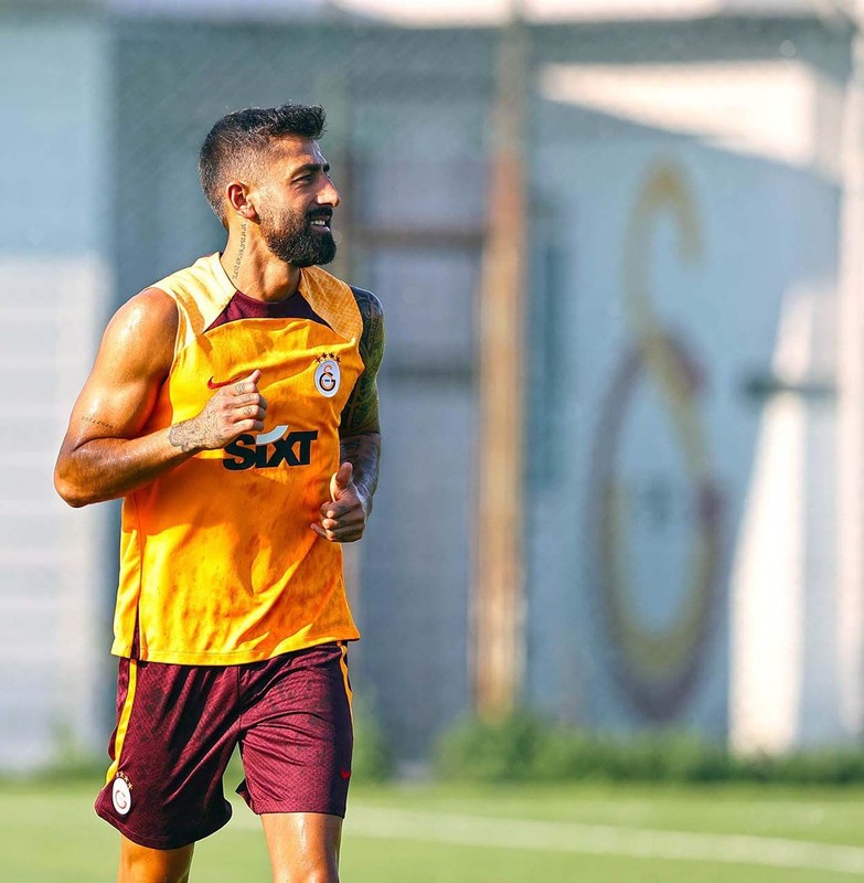 Galatasaray’da şok rapor! Okan Buruk, 3.8 milyon euroluk yıldızın biletini kesti! “Teklif gelirse satılabilir” - Resim: 4