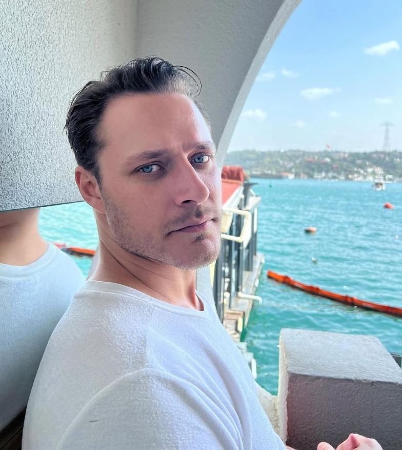 Oyuncu Burak Çelik'ten müjdeli haber! "En güzel sürpriz" diyerek duyurdu - Resim : 1