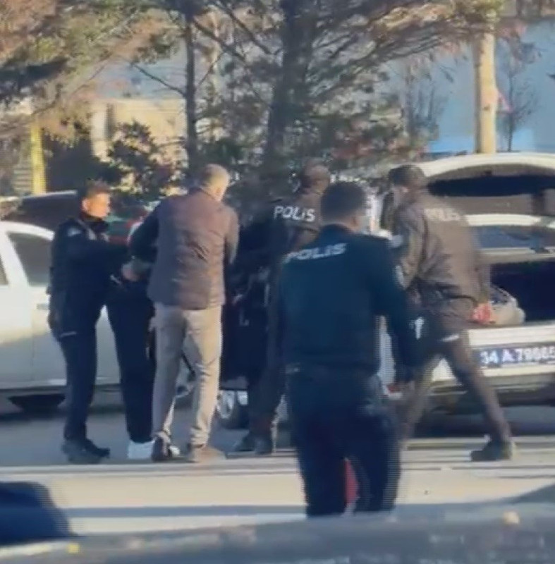 Sultangazi'de korku dolu anlar! 16 yaşındaki kız öğrenciye silahlı saldırı - Resim: 4