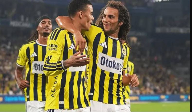 Fenerbahçe'de 16 resmi maçta 1 golle oynadı! Aziz Yıldırım 50 milyon euro diyerek söyledi - Resim : 1