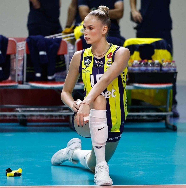 Yeni yılın ilk müjdesi geldi! Yıldız isim Fenerbahçe için kulübünü terk etti! İlk uçakla Türkiye’ye geldi - Resim: 5