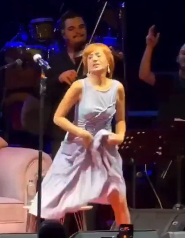 Yıldız Tilbe sahnede kendinden geçti! Dansıyla görenleri şaşkınlığa sürükledi - Resim : 3