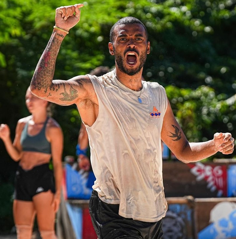Survivor Efecan Dianzenza ile Yağmur Banda hakkında yasak aşk iddiası! Duygu Dianzenza'nın paylaşımı her şeyi anlattı - Resim: 1