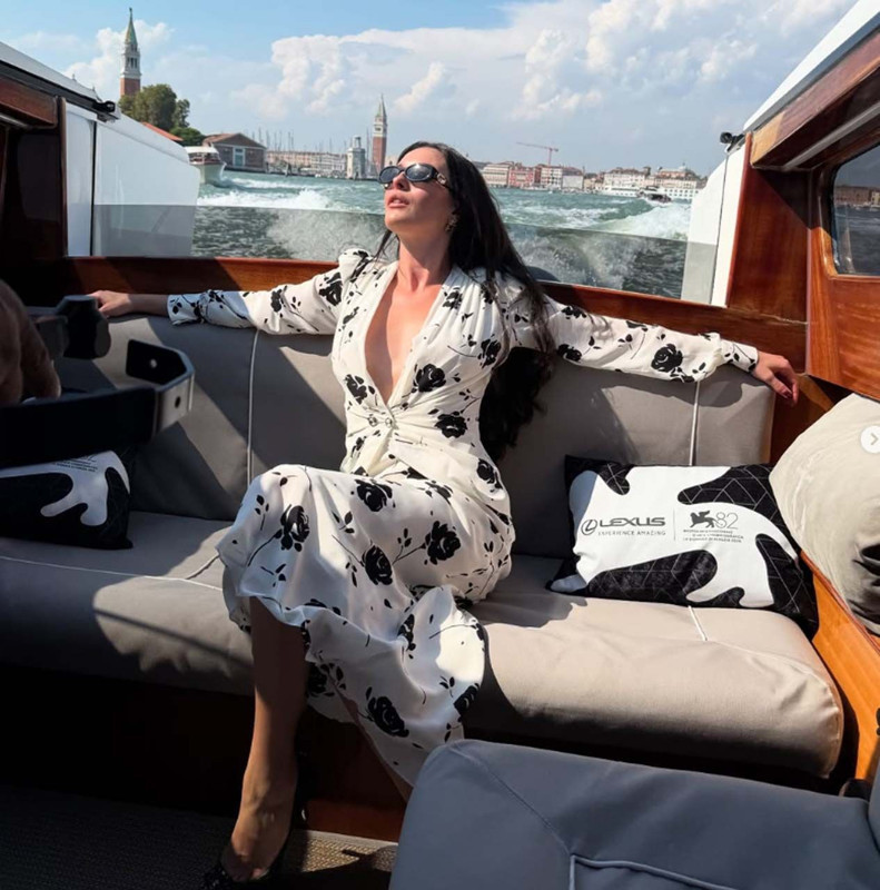 Venedik pozlarıyla sosyal medyayı sallamıştı! Güzel oyuncu Melis Sezen aşkın tarifini verdi - Resim: 1