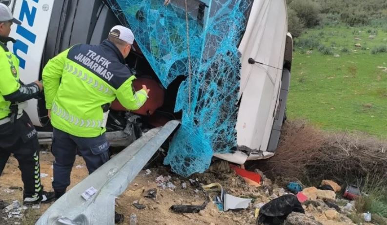 Antalya'da otobüs devrildi! 9 kişi öldü, çok sayıda yaralı var - Resim : 4