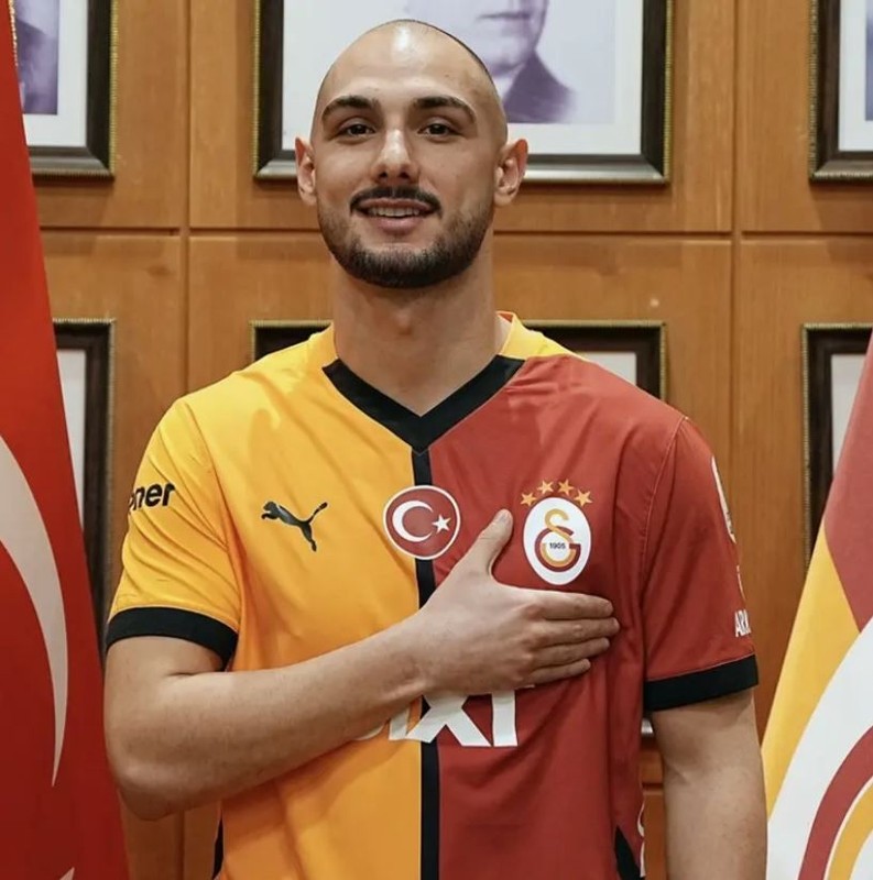 Galatasaray’ın genç yıldızı Ahmed Kutucu fenomen sevgilisiyle görüntülendi! İkilinin romantik halleri dikkat çekti - Resim: 1