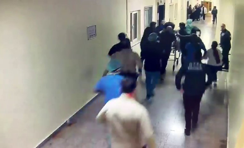 Türkiye'nin konuştuğu cinayette yeni görüntüler ortaya çıktı! Atlas hastaneye böyle getirildi - Resim : 2