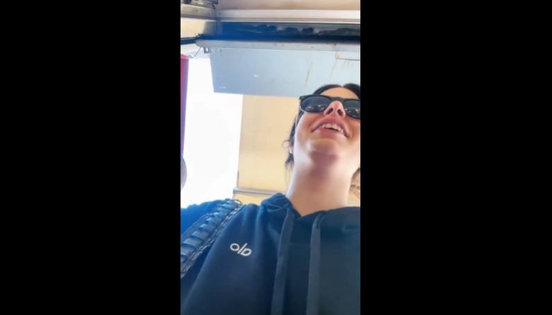 Defne Samyeli'nin kızı Derin Talu kitapçıya gitti, dedesini sordu! Meğer Türk edebiyatına damga vuran yazarın torunuymuş - Resim: 5