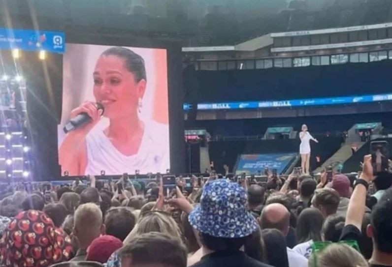 Meme kanserine yakalanmıştı! Ünlü şarkıcı hastaneye kaldırıldı - Resim: 2