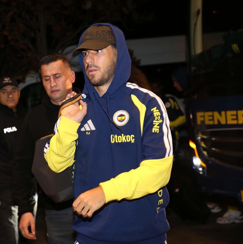 Aziz Yıldırım ve futbolculara büyük destek! Fenerbahçe’ye Rize’de coşkulu karşılama - Resim: 4