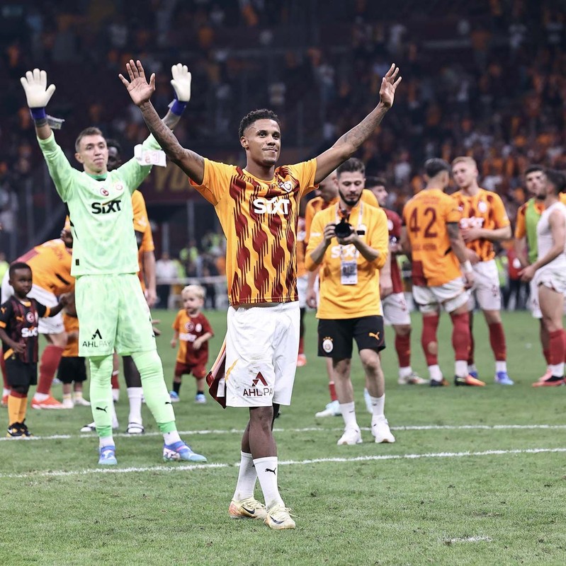 Galatasaray transferi için 9 milyon euro ödemişti! Yıldız futbolcu sırra kadem bastı! Ocak ayından beri ortada yok! - Resim: 7