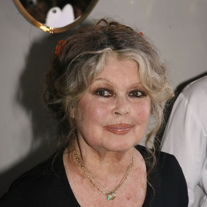 Sağlık sorunlarıyla mücadele ediyordu! Ünlü oyuncu yeniden hastaneye kaldırıldı - Resim: 2