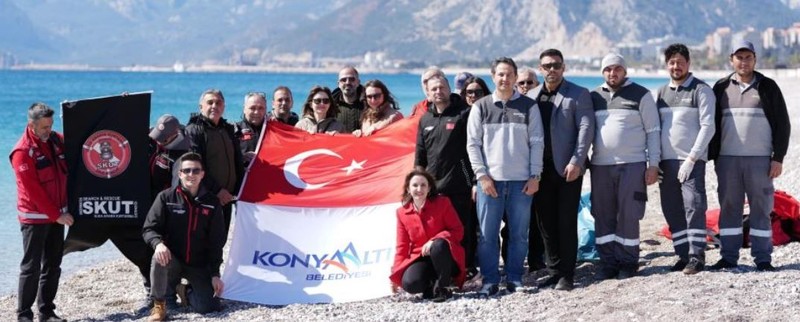Antalya'da 100'lercesi teker teker poşetlere yerleştirildikten sonra 100'lercesi aynı yere gönderilecek. Büyük temizlik yapıldı - Resim: 6