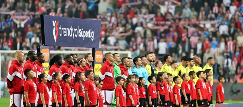 "İtalyan devinin elinden aldık" demişlerdi! Fenerbahçe'de "yeni transfer devre arasında gönderilsin" isteği - Resim: 1