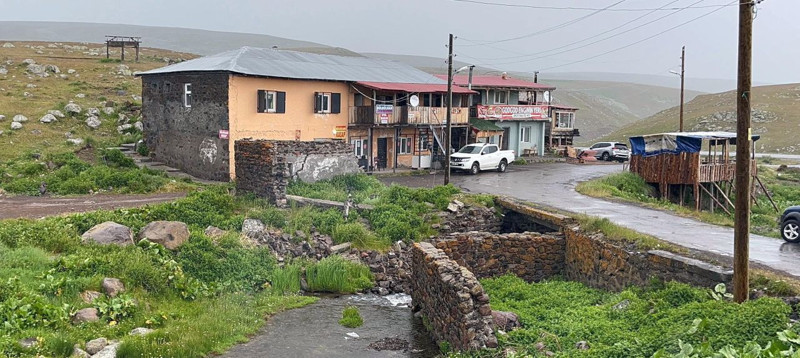 Temmuz ortasında şaşırtan manzara! Geceleri 0 dereceye iniyor, vatandaşlar soba yakmadan duramıyor - Resim: 4