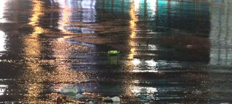 AKOM uyarmıştı! İstanbul ve Ankara'da kabus gibi gece! Yollar çöktü, kanal taştı, bina tahliye edildi! - Resim: 17