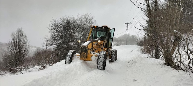 Meteoroloji'den gelen uyarının ardından Ordu'da kar yağışı etkili oldu. Belediye ekipleri, bölgede seferberlik başlattı - Resim: 2