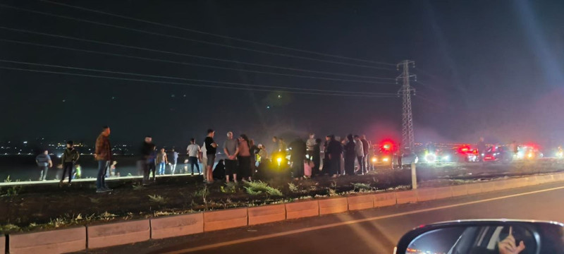 Lastiği patlayan otomobil tarlaya uçtu: Ölü ve yaralılar var - Resim: 2