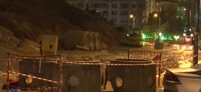 AKOM uyarmıştı! İstanbul ve Ankara'da kabus gibi gece! Yollar çöktü, kanal taştı, bina tahliye edildi! - Resim: 15