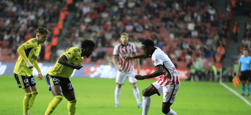 "İtalyan devinin elinden aldık" demişlerdi! Fenerbahçe'de "yeni transfer devre arasında gönderilsin" isteği - Resim: 15