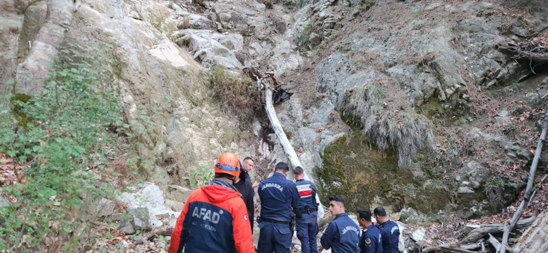 Kayıp olarak aranıyordu… 17 yaşındaki Miraç’ın şüpheli ölümü! Cansız bedeni uçurumun dibinde bulundu - Resim: 2