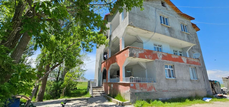 Evde değil yılan yuvasında yaşıyorlar! Boyları tam 3 metre! Aile çaresiz: Geceleri uyuyamıyoruz - Resim: 5