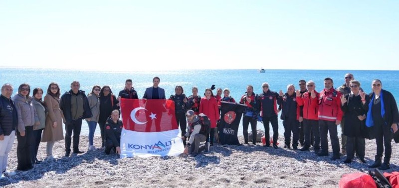 Antalya'da 100'lercesi teker teker poşetlere yerleştirildikten sonra 100'lercesi aynı yere gönderilecek. Büyük temizlik yapıldı - Resim: 5