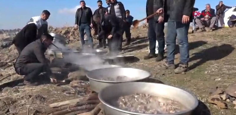 Şanlıurfa'dan Türkiye'ye resmen kara haber verildi. 1 değil 2 değil 3 değil, 100'lerce çiftçi tek bir yere akın etti - Resim: 2