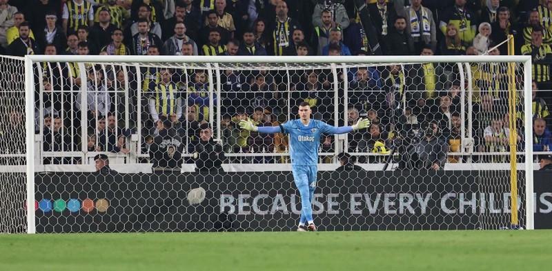 Fenerbahçe’de şaşkına çeviren gelişme! 11 milyon euroluk yıldız için transfer kararı! Teklifler değerlendirilecek - Resim: 4