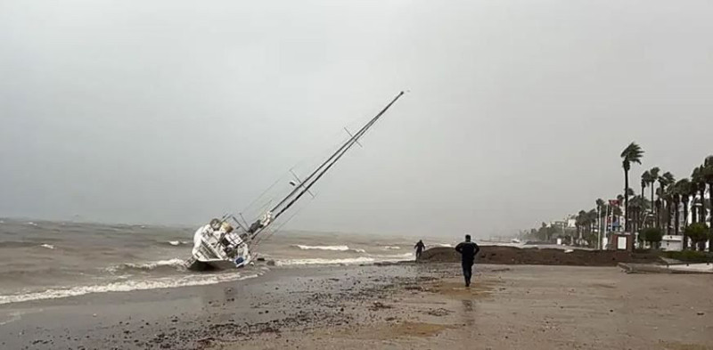 İzmir ve Muğla'yı sağanak vurdu! Yollar göle döndü! Evleri su bastı - Resim: 8