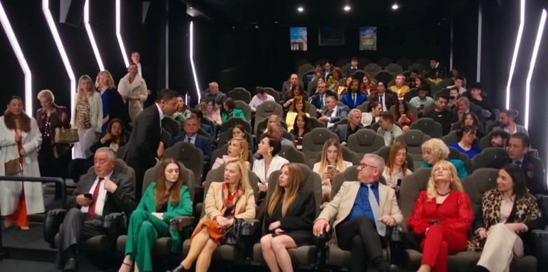 Yasak Elma'da Yıldız'ın Seda Sayan taklidi gülmekten kırıp geçirecek: Köpekler gibi çalışıp kraliçeler gibi yaşıyorum - Resim: 1