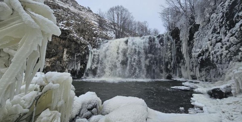 Tokat ile Ordu’nun sınırında bulunan Çiseli Şelalesi'nde Sibirya'yı aratmayan görüntü. Merkeze 10 kilometre uzaktaki manzarayı görenler inanamadı - Resim: 2