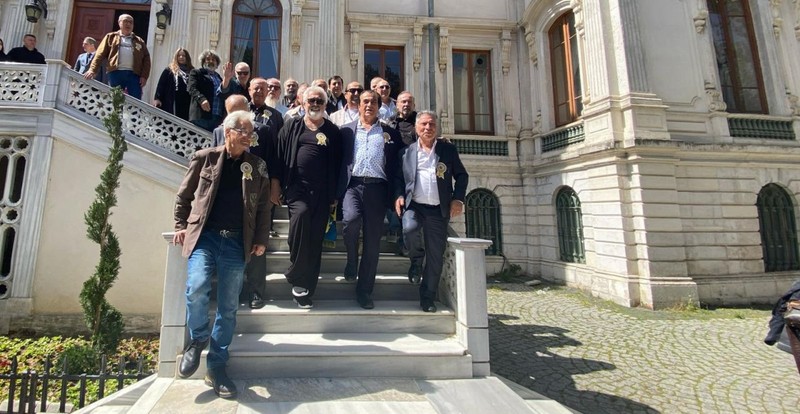 Hababam Sınıfı'nın efsaneleri 50’nci yılda bir araya geldi! Seneler sonra aynı sıralara oturdular - Resim: 5