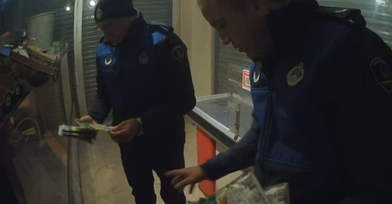 Denetimde mide bulandıran manzara! Tarihi geçmiş tavukları insanlara yedireceklerdi... İşletme mühürlendi - Resim: 2