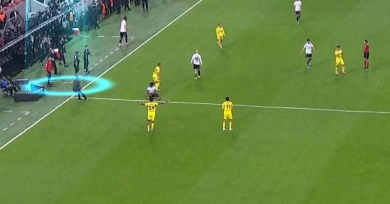 Beşiktaş- Fenerbahçe derbisine hakem Ali Yılmaz damga vurdu! 2 penaltı ve 2 kırmızı kartı atladı! İşte tartışmalı pozisyonlar - Resim: 12